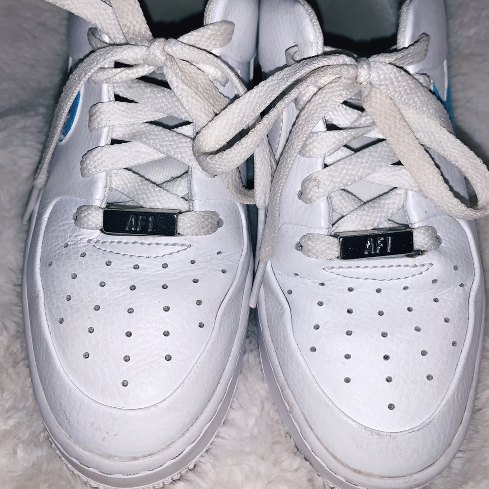 Custom Painted Nike’s - Picture 2 of 5